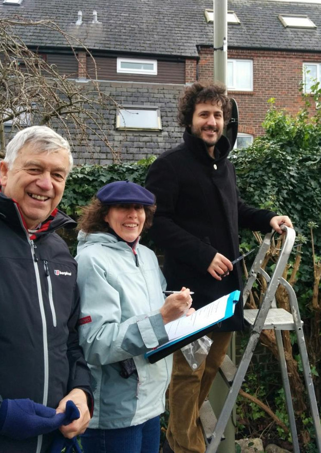 Dario Salvi from Oxford (up the ladder) sitting a air pollution monitor Dario Salvi from Oxford (up the ladder) sitting a air pollution monitor
